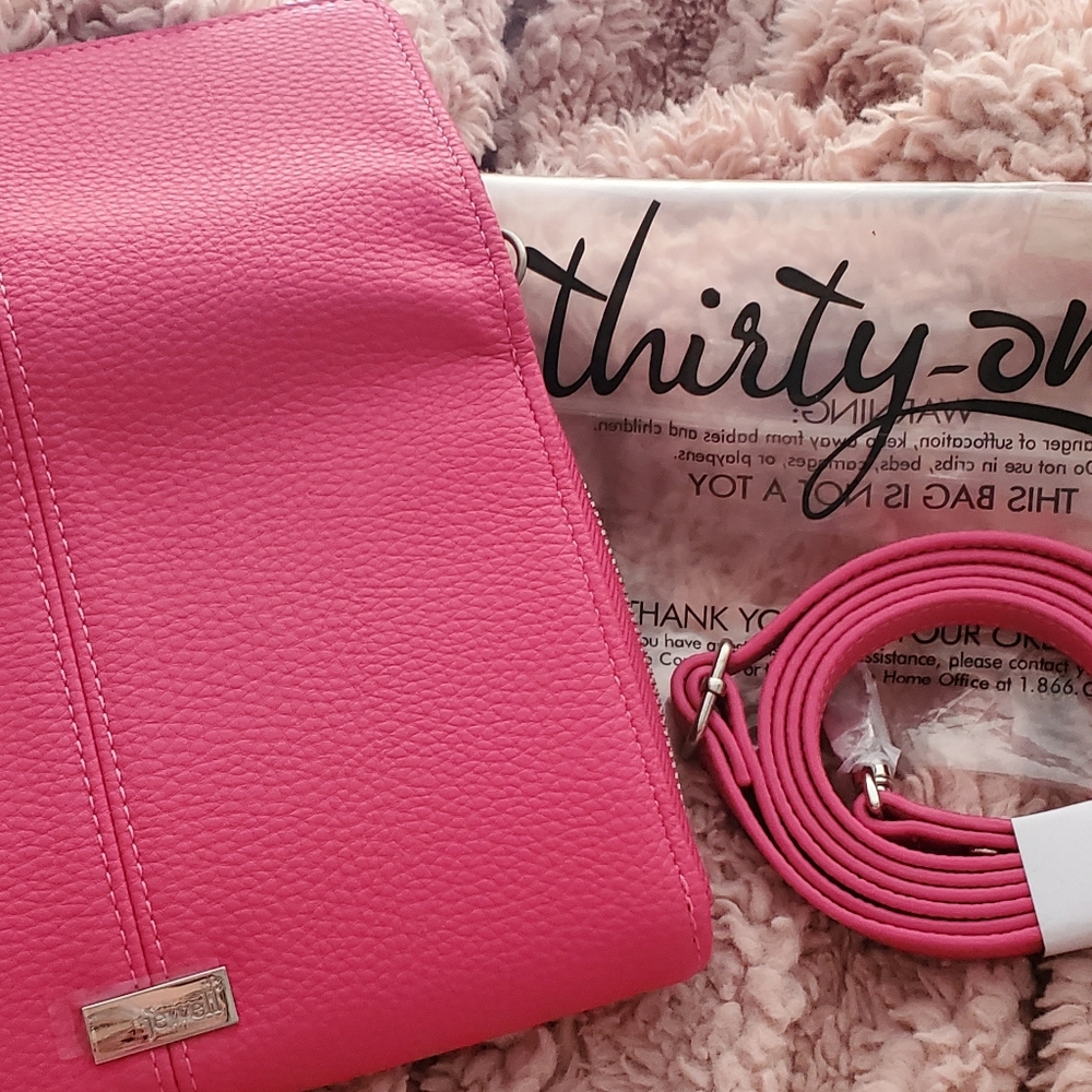 Thirty-one jewell "Tons of Funds" crossbody. Fun candy pink, lots of space.